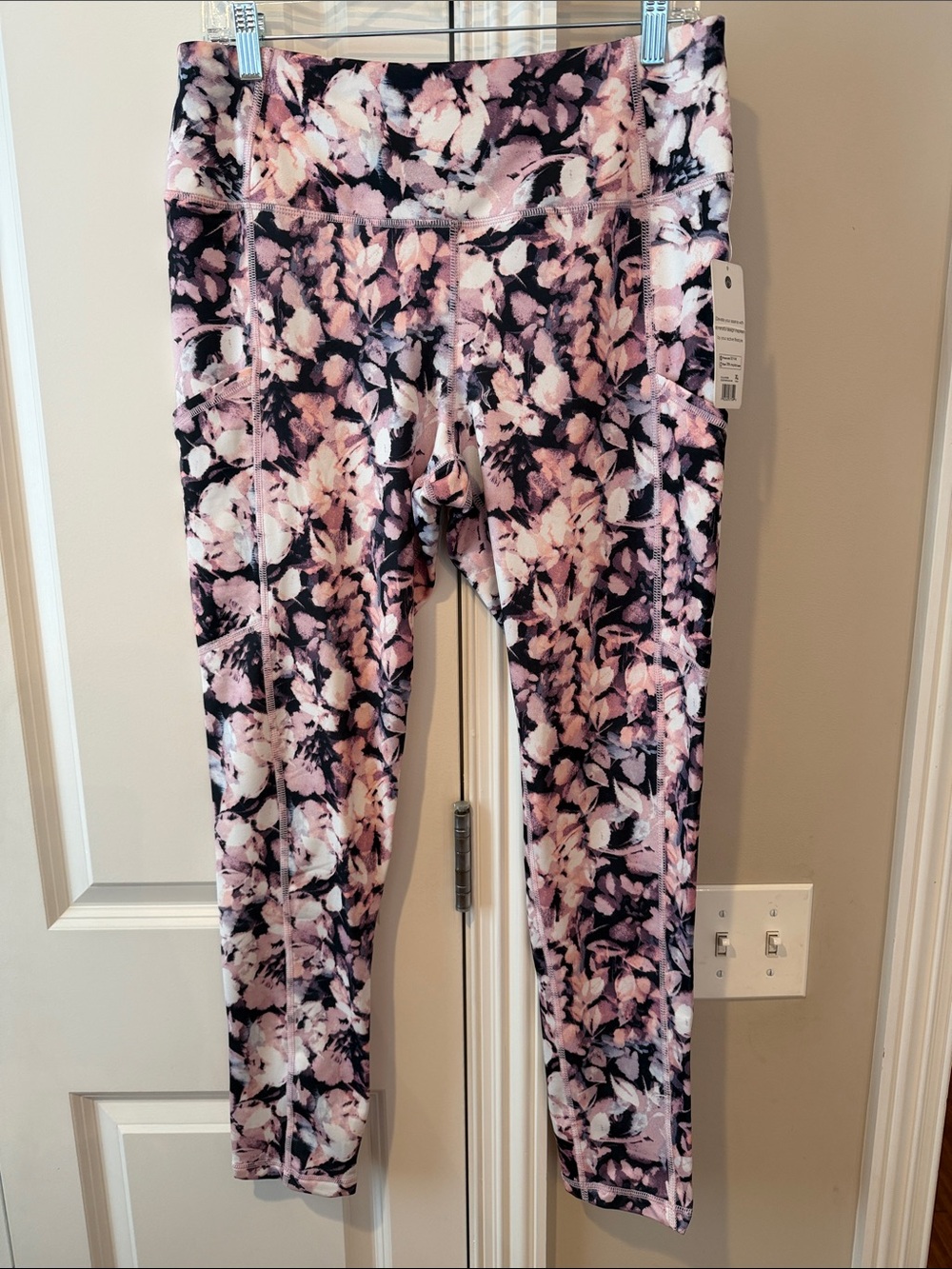 Apana Yoga Floral Pink & Black Active 7/8 length  Leggings